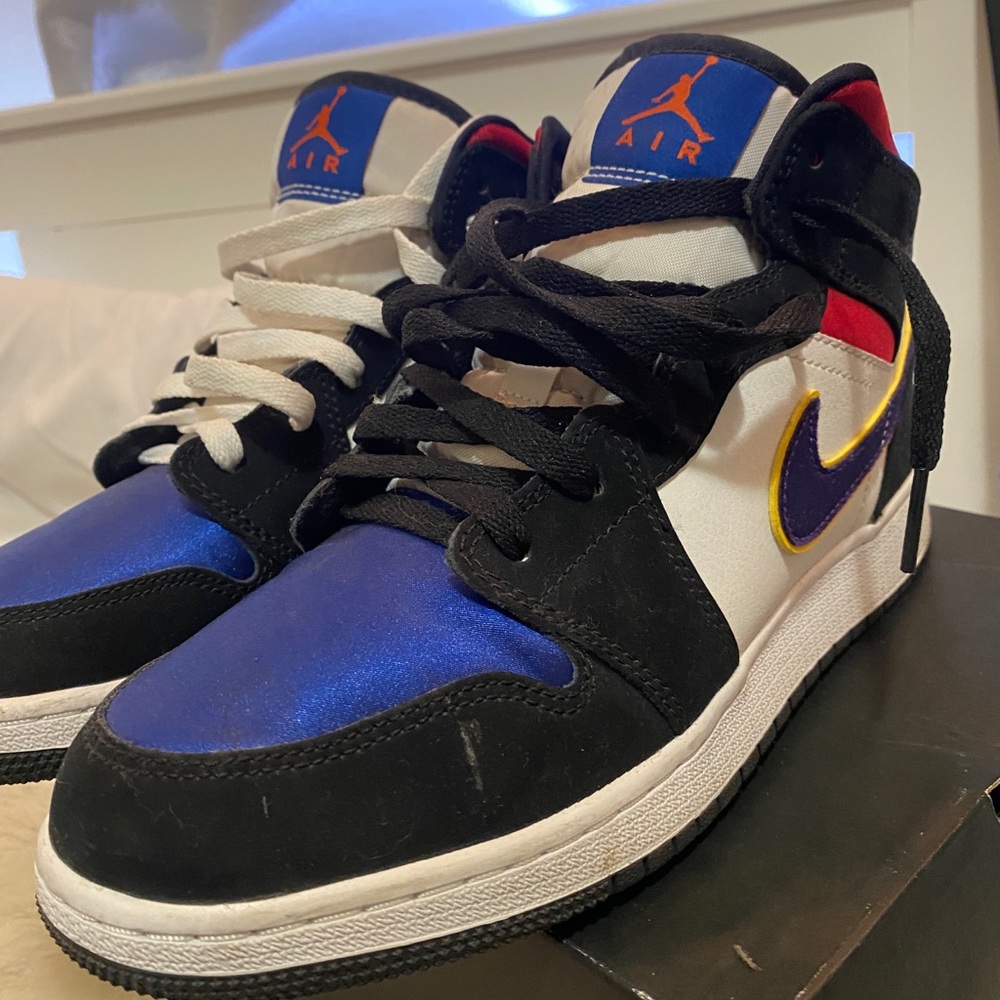 Jordan 1 mids Gs “Rivals”